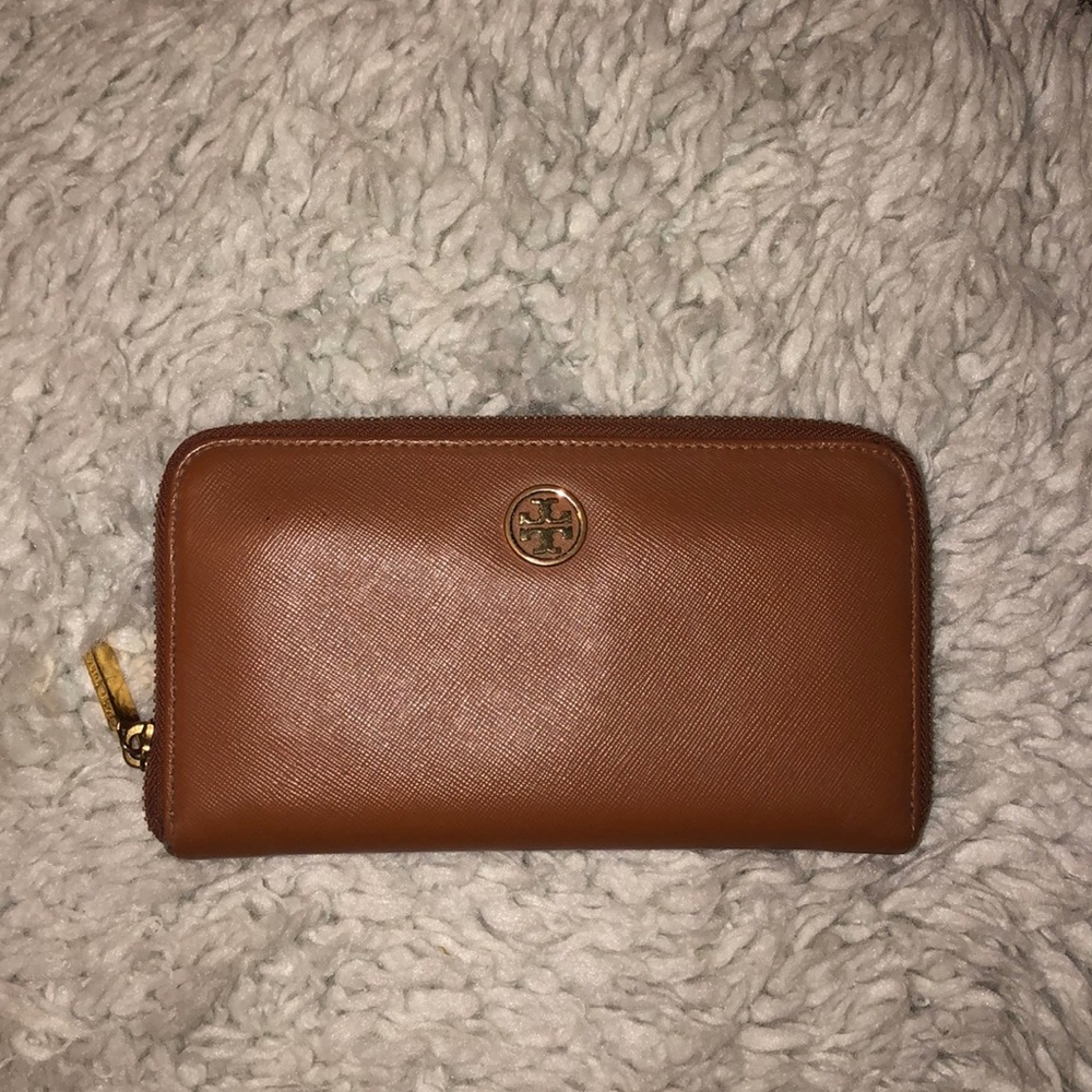 Tory burch robinson zip continental wallet